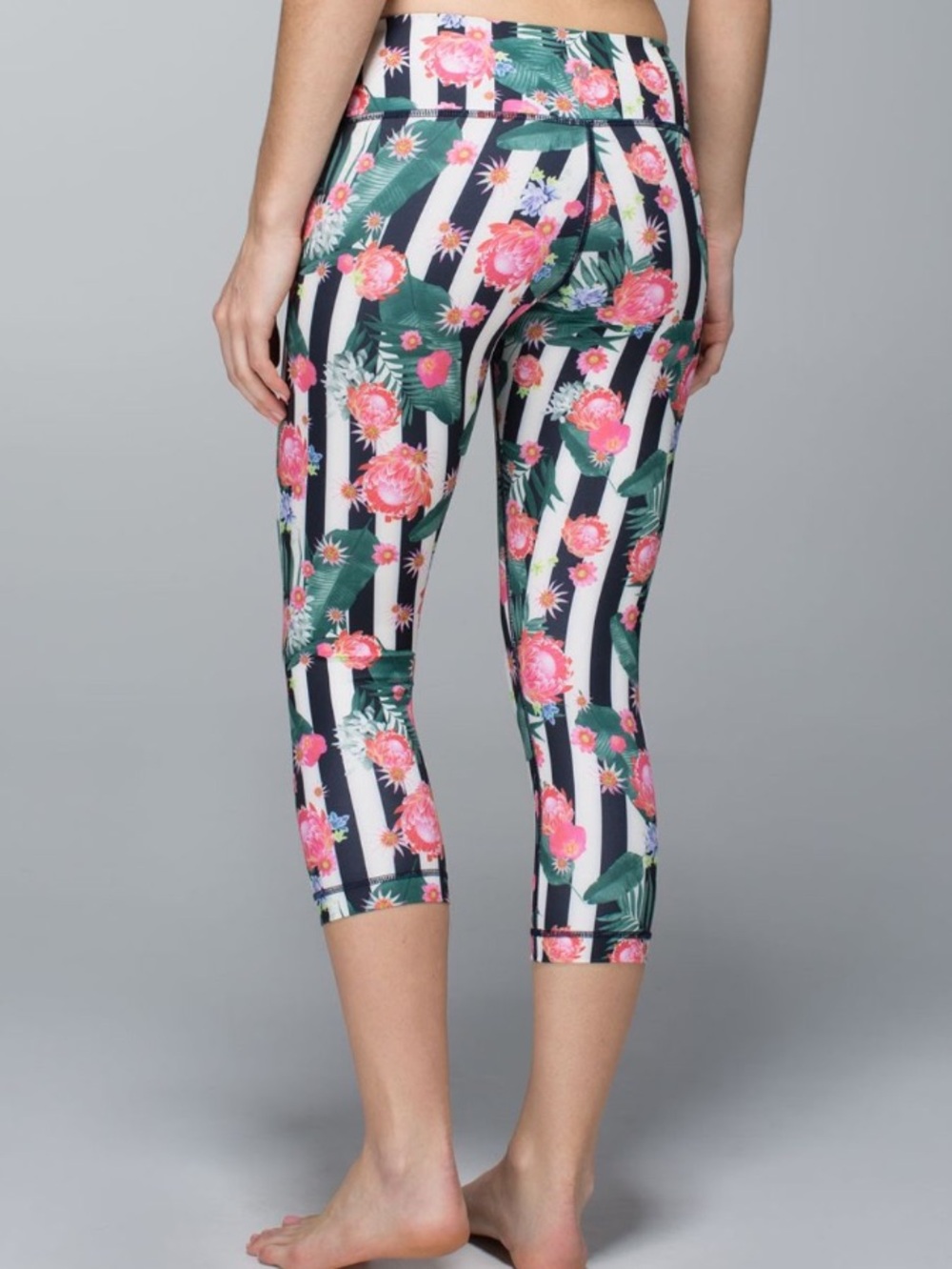 Lululemon Wonder Under Crop Full On Luxtreme Floral Leggings 6